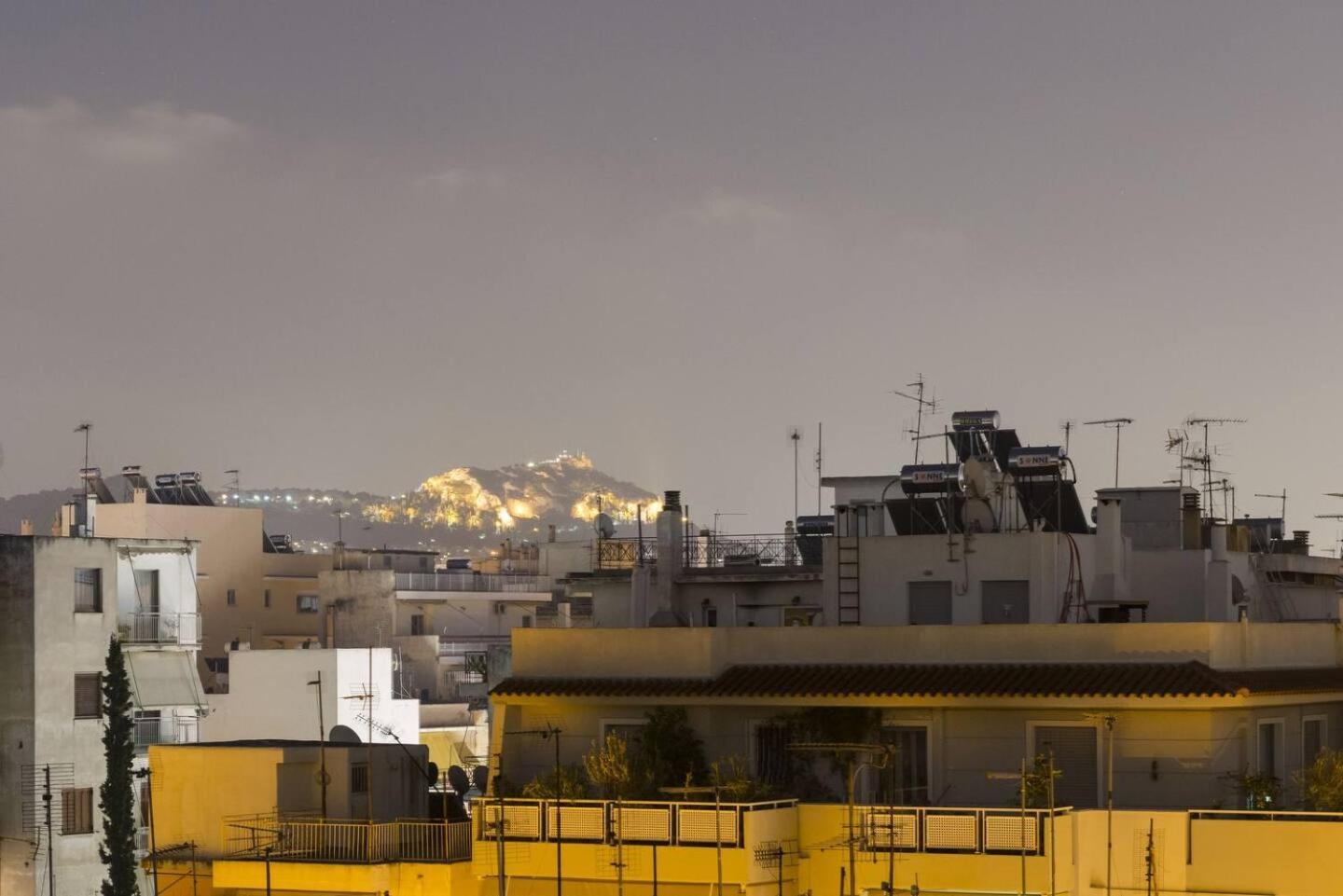 Ma Maison Nο 1, Penthouse, Acropolis And Lycabettus View, Ultra High Speed Internet 300 Mbps, 15' To Acropolis By Metro, 1' From Metro Station Atina Dış mekan fotoğraf